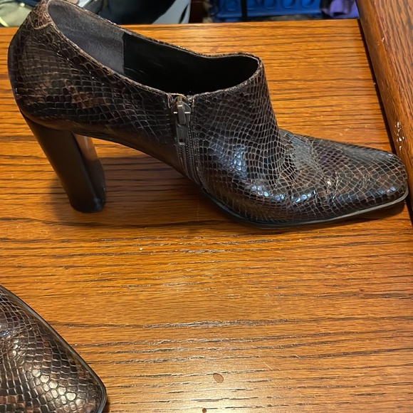 Via spiga snake skin textured booties made in Italy size 8Narrow - Picture 9 of 10